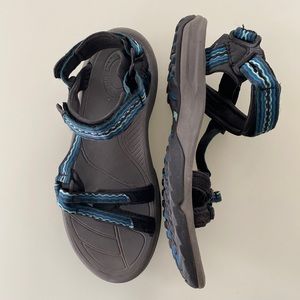 Women’s Size 9 Tevas